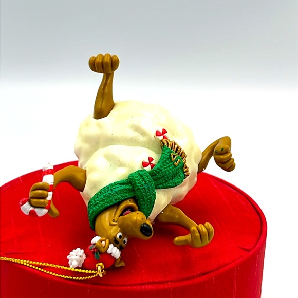 Scooby Doobie Doo Christmas tree ornament 2002 - Picture 5 of 9